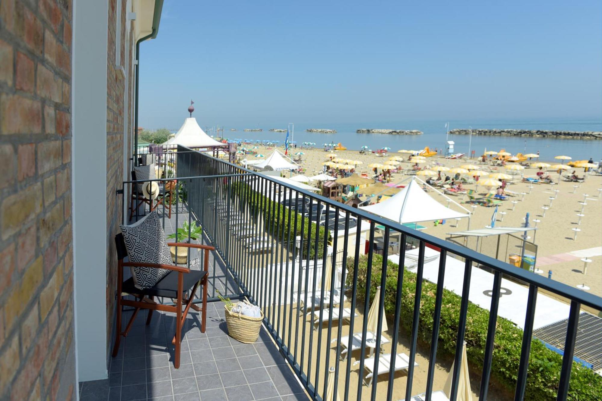 Hotel Capanni Bellaria-Igea Marina Exterior foto